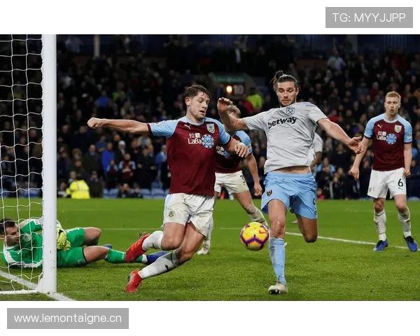 《解析本赛季国际足球赛事精彩瞬间与战术趋势》 - 副本 (2) - 副本