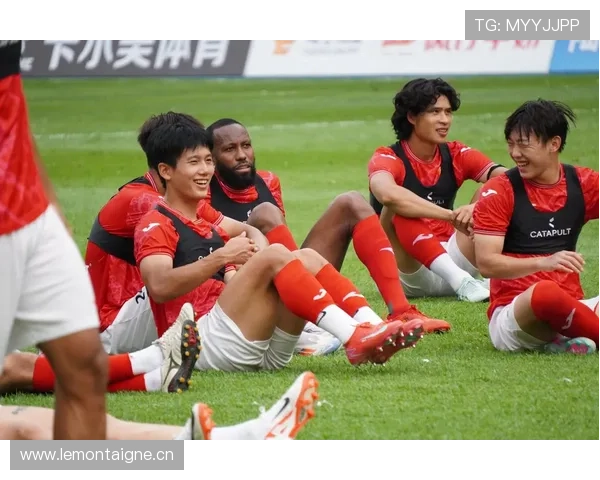 中甲焦点战激烈对决多队争夺升级席位关键比分与表现全解析走势与数据观察 - 副本 (2) - 副本 中甲焦点战激烈对决多队争夺升级席位关键比分与表现全解析走势与数据观察 - 副本 (2) - 副本